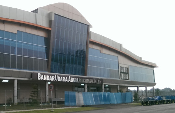 bus-taksi-damri-bandara-malang-abdul-rahman-saleh